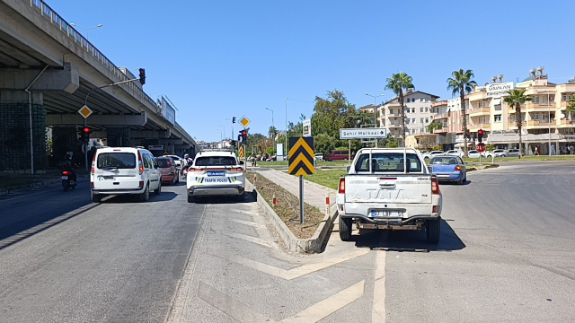 Yol kenarındaki kamyonet polis ekiplerini alarma geçirdi! Gerçek bambaşka çıktı
