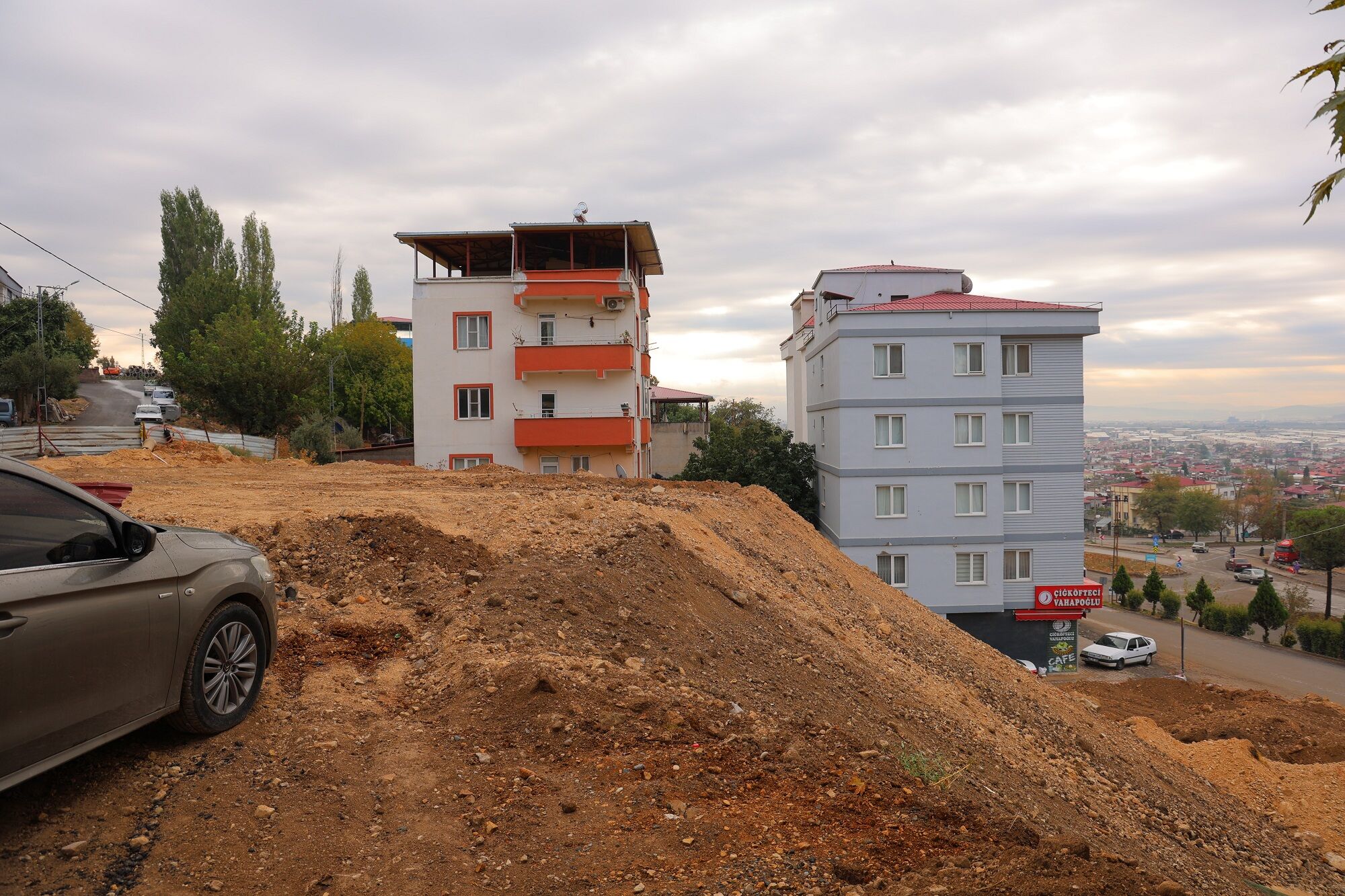 36 Gündür Bekleyen Sorun Gündeme Geldi Çöken Yol Toprakla Kapatıldı (1)