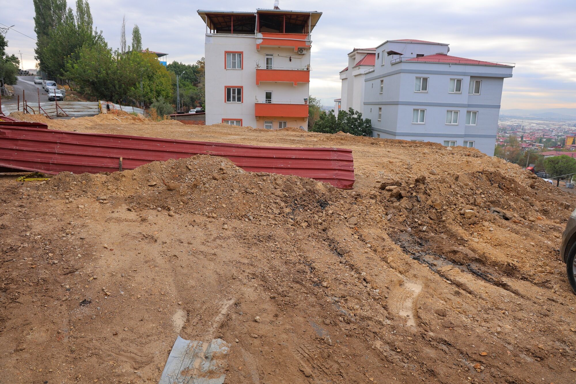 36 Gündür Bekleyen Sorun Gündeme Geldi Çöken Yol Toprakla Kapatıldı (2)