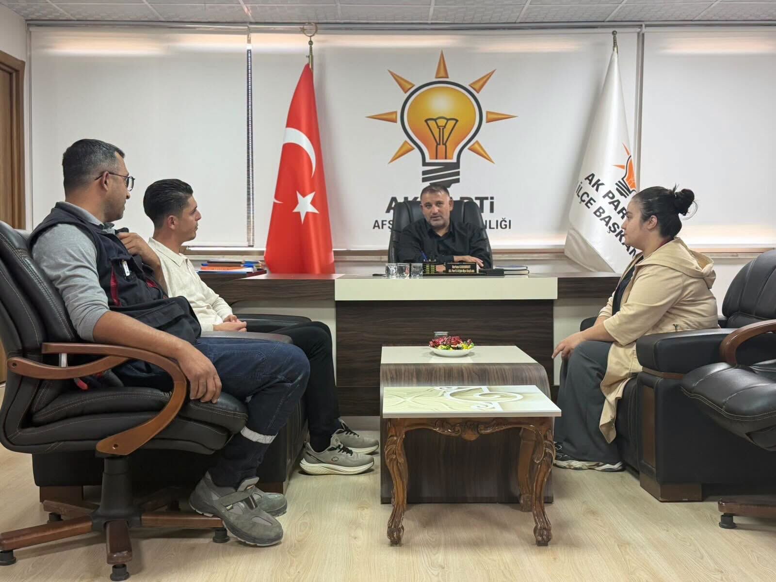 Burhan Karabulut ve Ercan Akçadağ Hemşehrilerini Ağırladı