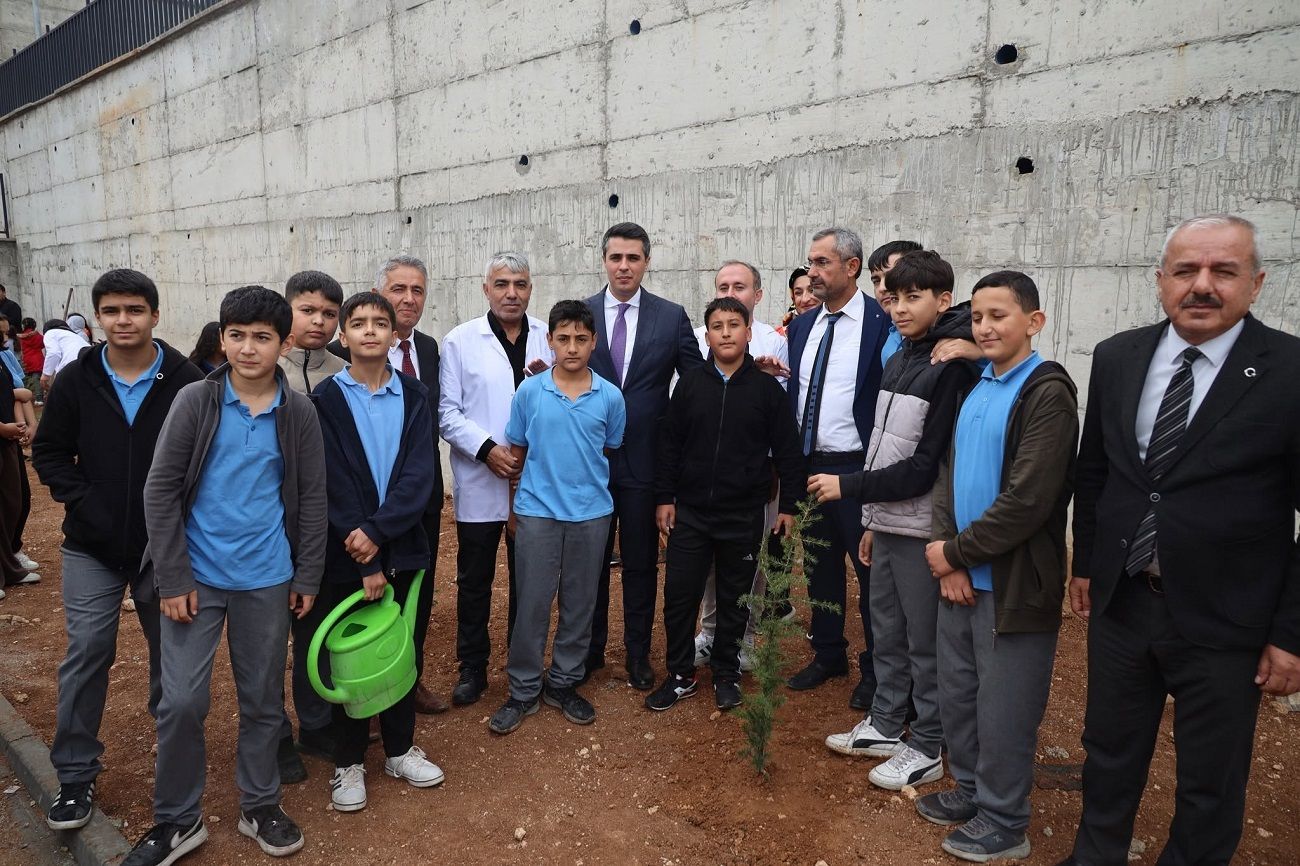 Elbistan'da Cumhuriyet'in 103. yılına özel 103 fidan dikildi