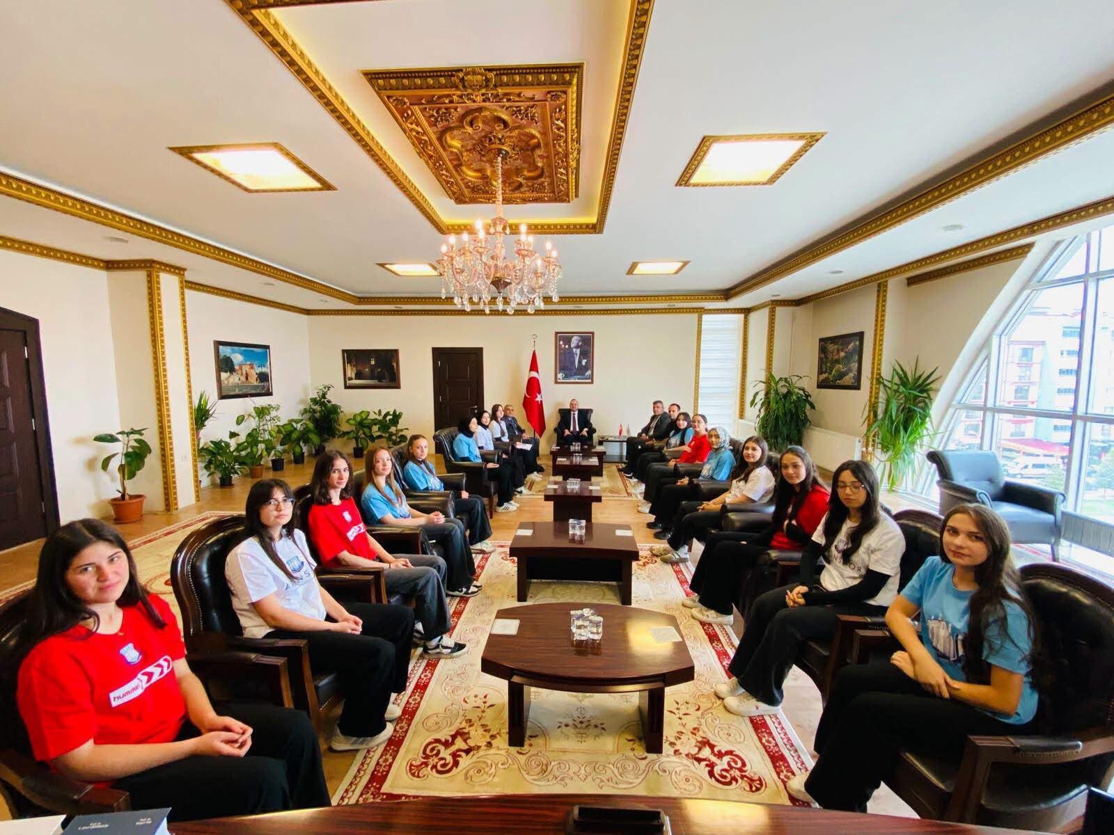Afşin Anadolu Lisesi Kız Voleybol Takımı, Ilçe Şampiyonluğunun Ardından Önemli Bir Karara Imza Attı (1)