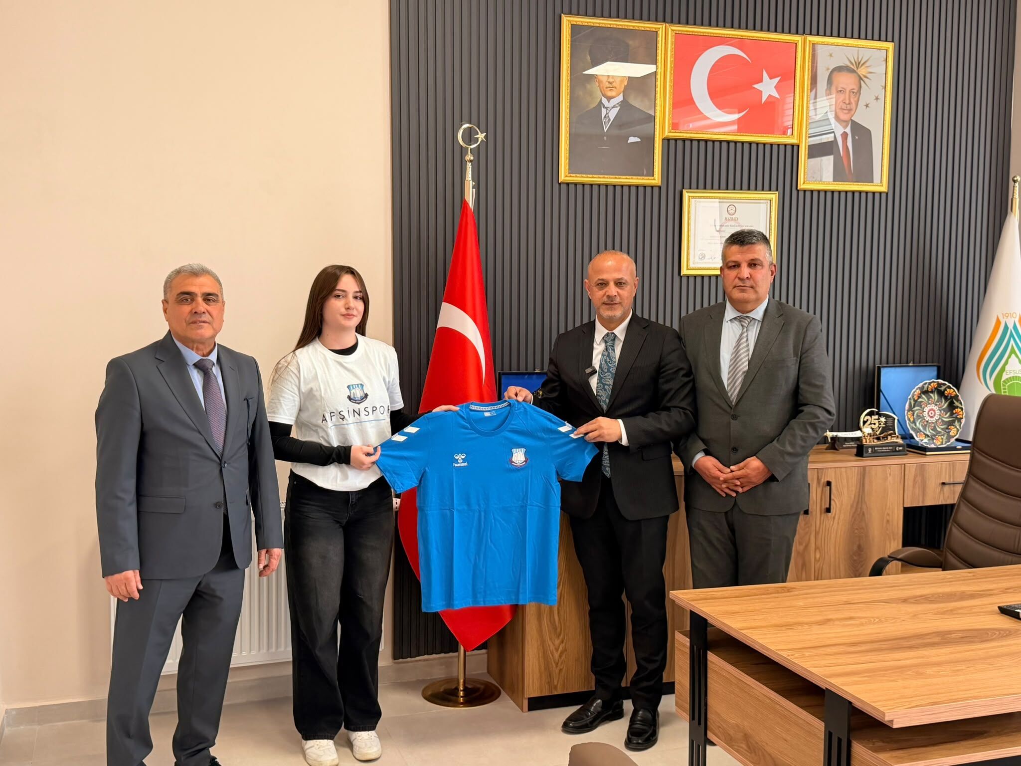 Afşin Anadolu Lisesi Kız Voleybol Takımı, Ilçe Şampiyonluğunun Ardından Önemli Bir Karara Imza Attı (6)