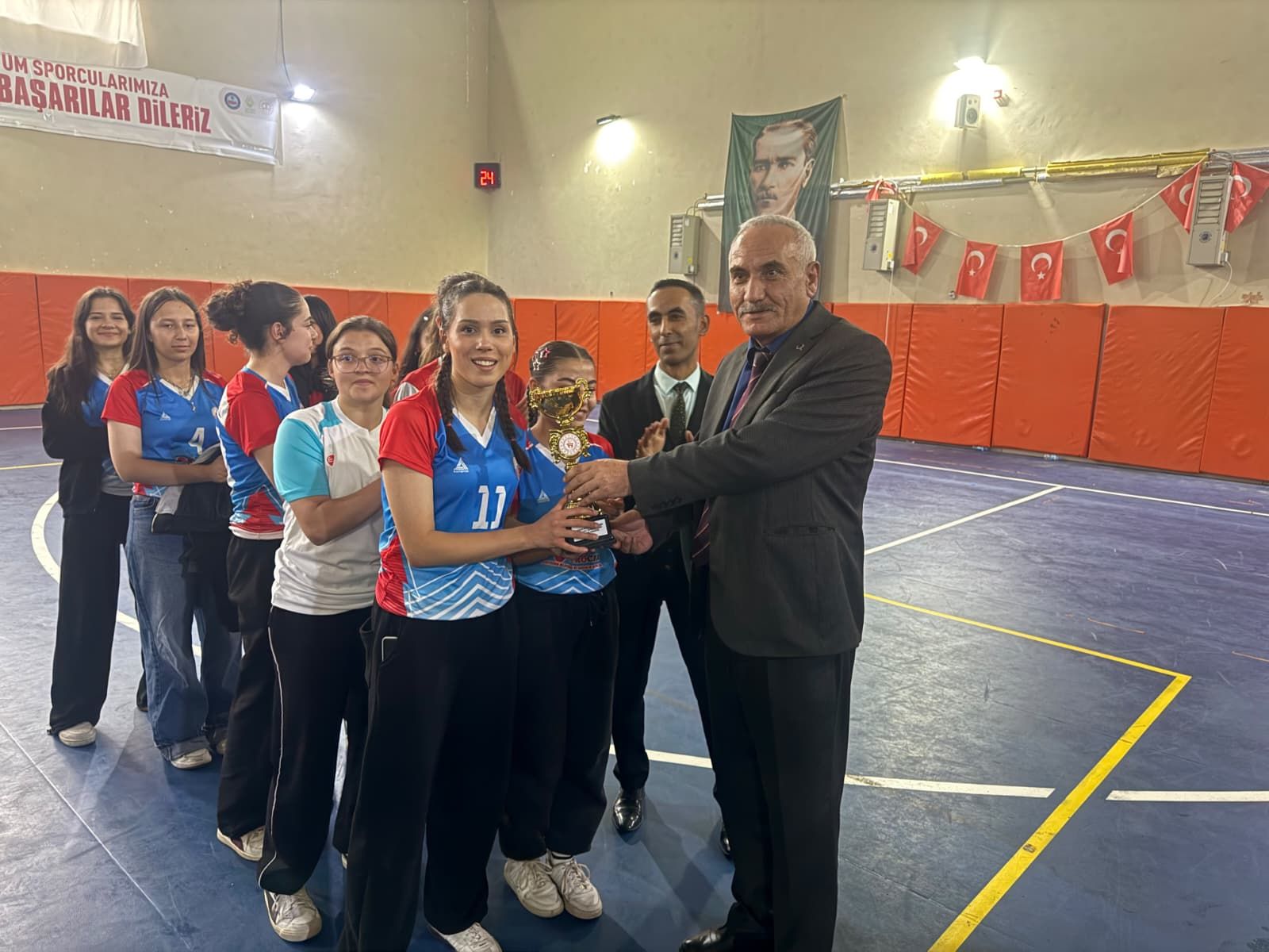 Afşin Anadolu Lisesi Voleybolda İlçe Şampiyonu Oldu (7)