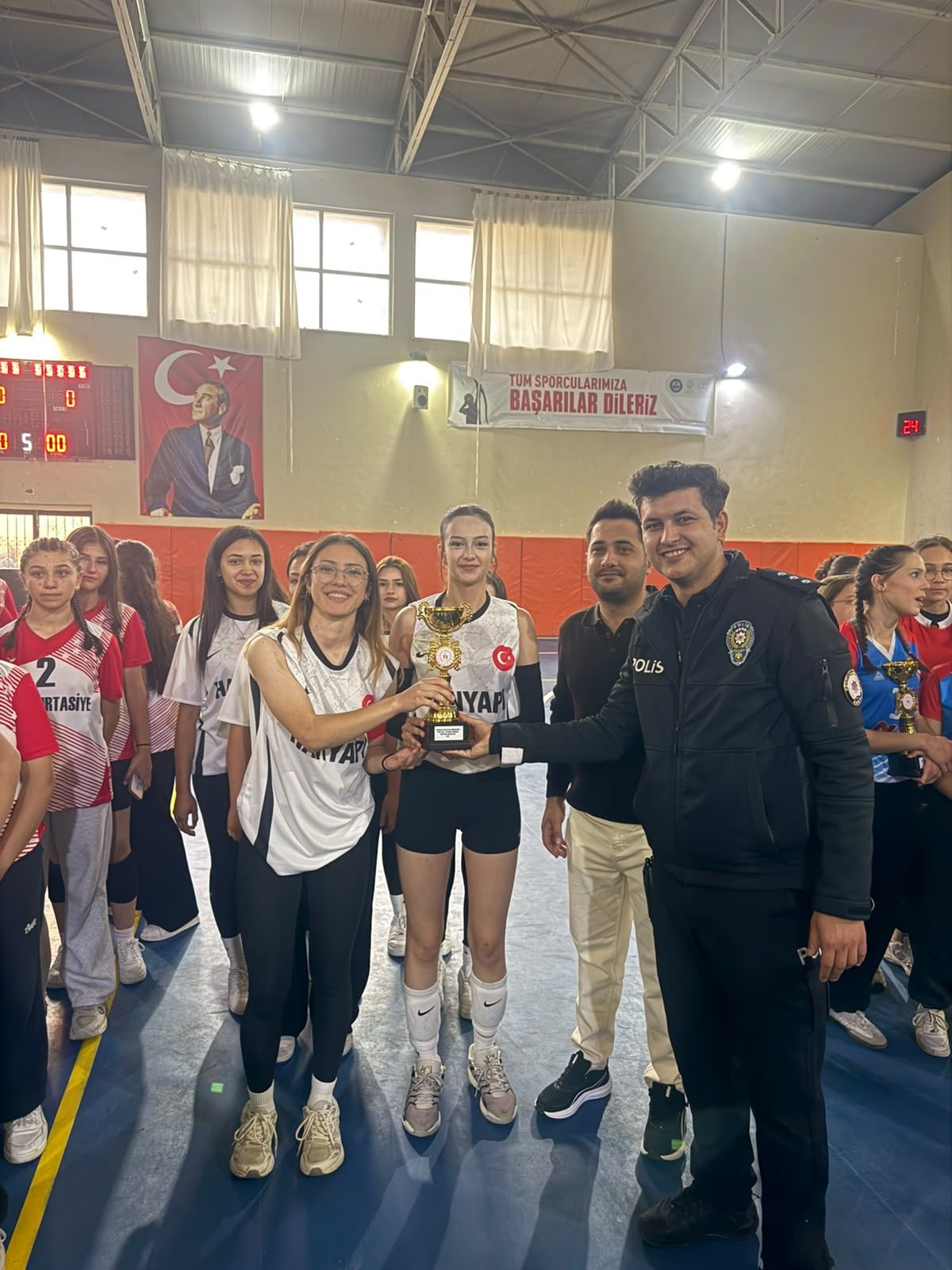 Afşin Anadolu Lisesi Voleybolda İlçe Şampiyonu Oldu (9)