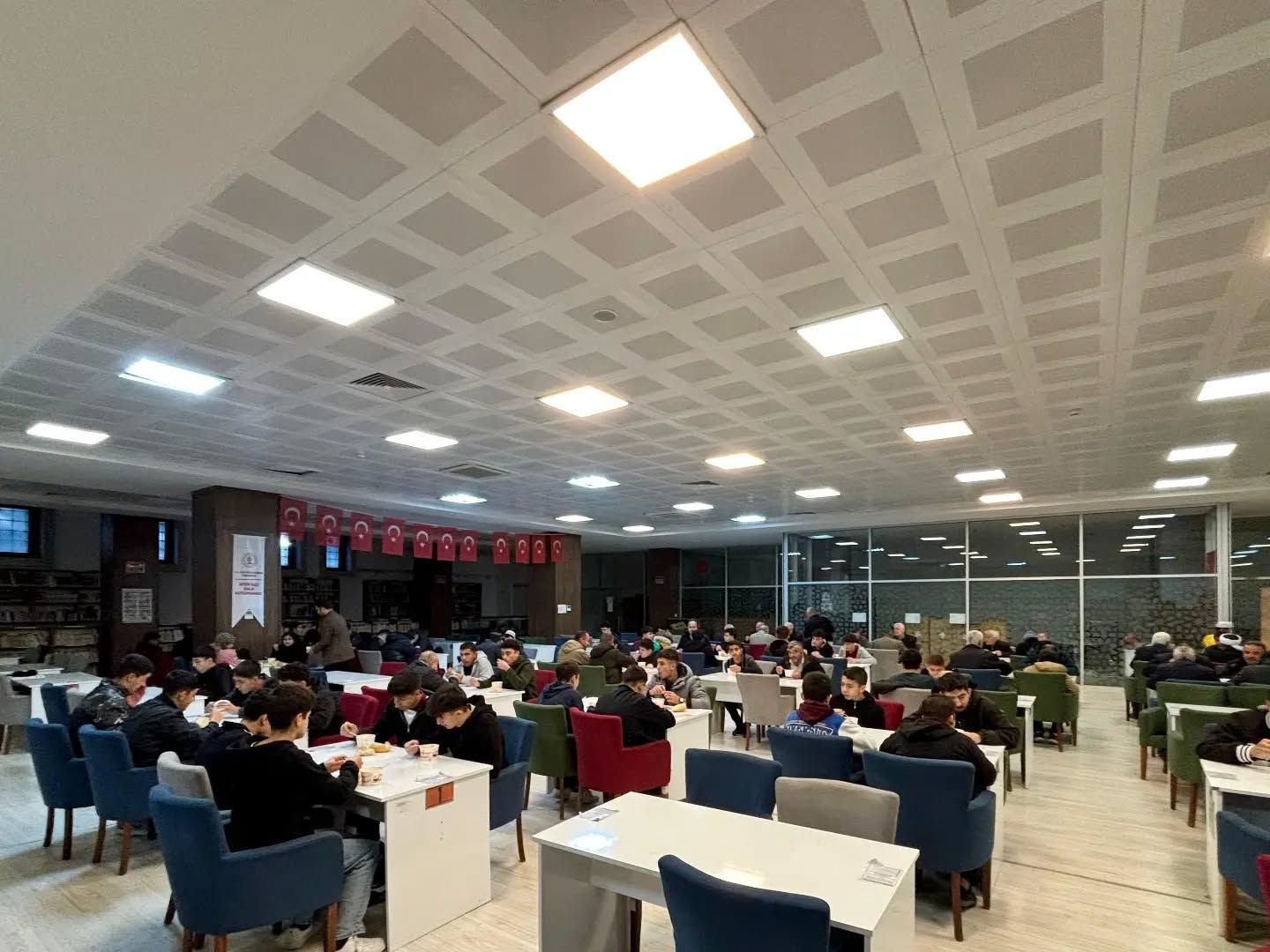 Afşin’de Gençler Sabah Namazında Aynı Saflarda Buluştu1