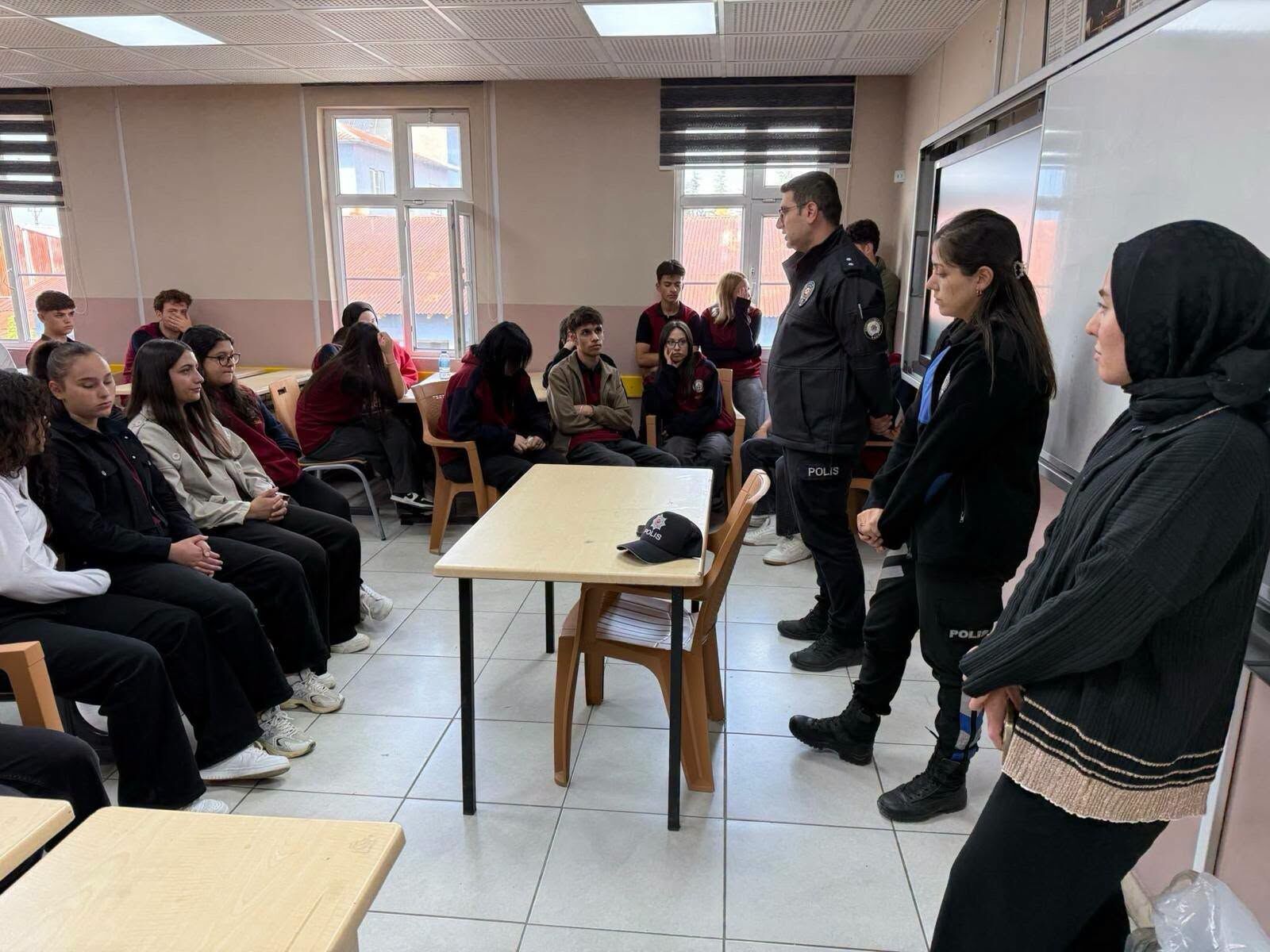 Afşin’de Öğrencilere Trafik Güvenliği Eğitimi Verildi
