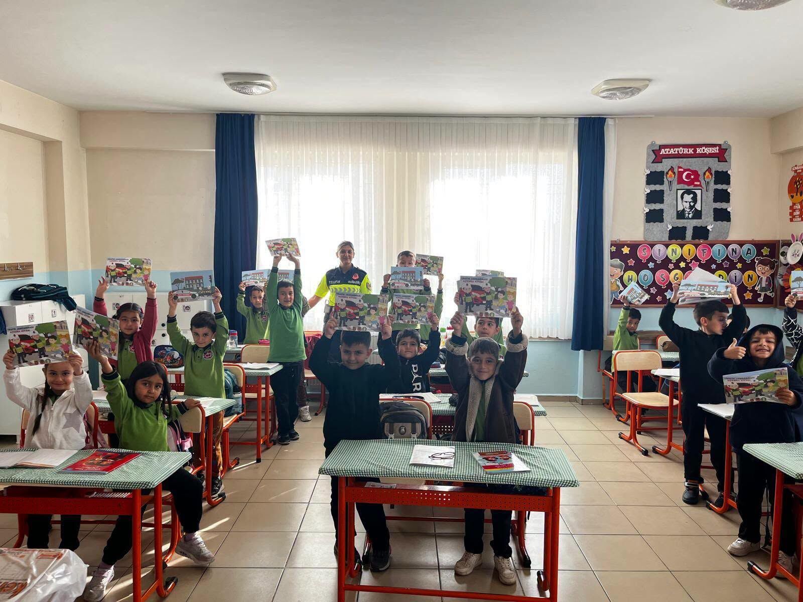 Afşin’de Öğrencilere Trafik Güvenliği Eğitimi Verildi2