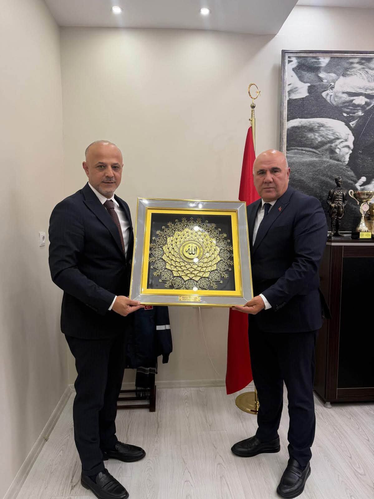 Başkan Kıraç’tan Ekinözü Belediye Başkanı Vicdan’a Ziyaret1