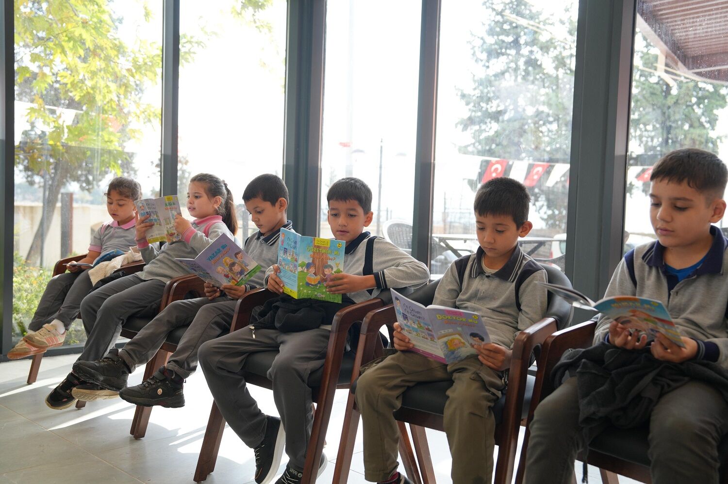 Büyükşehir, Edebiyat Şehri’nde Çocukların Dünyasını Kitaplarla Renklendiriyor (2)