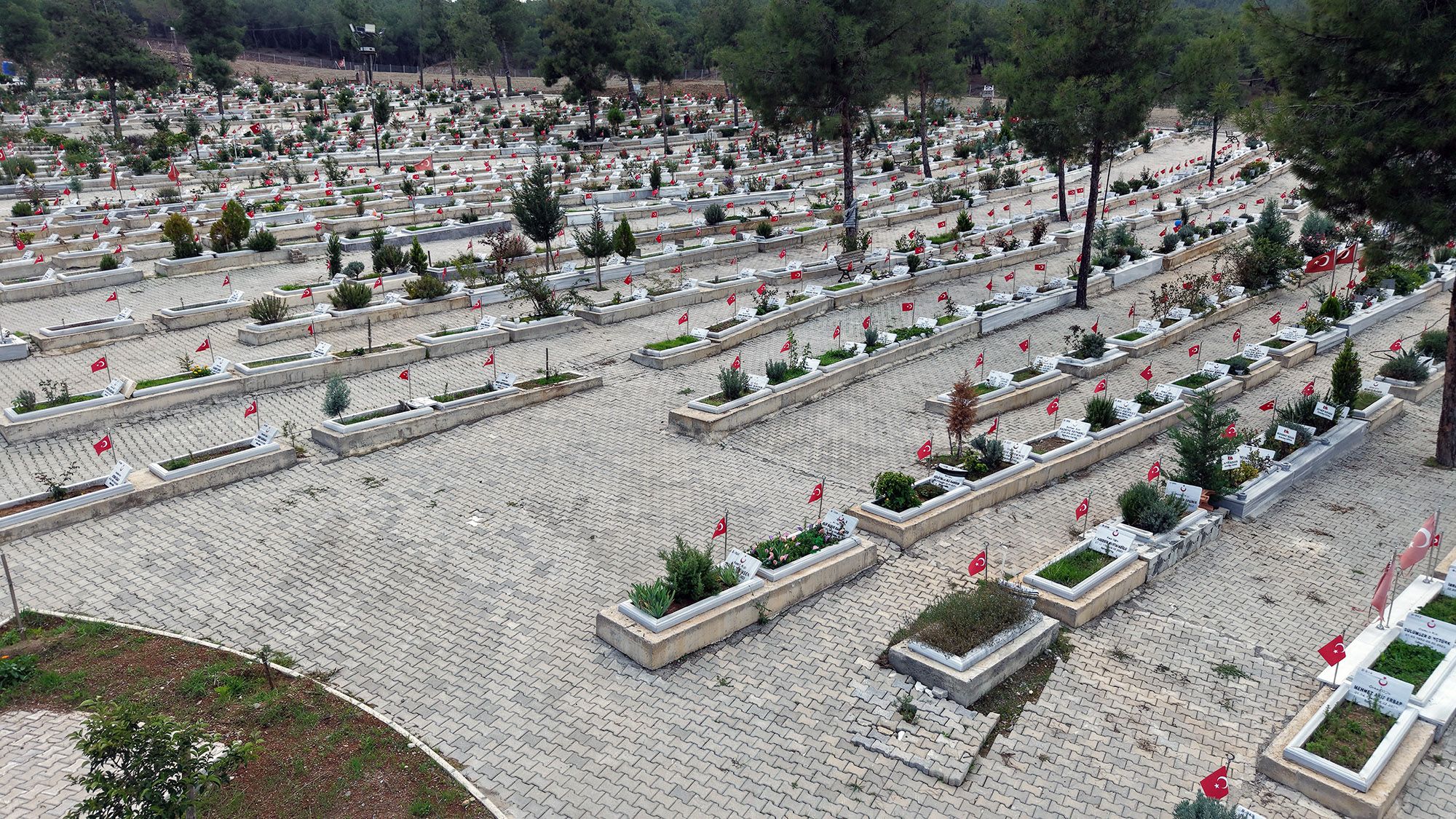 Büyükşehir’den Kapıçam Şehir Mezarlığı’nda Bakım (1)