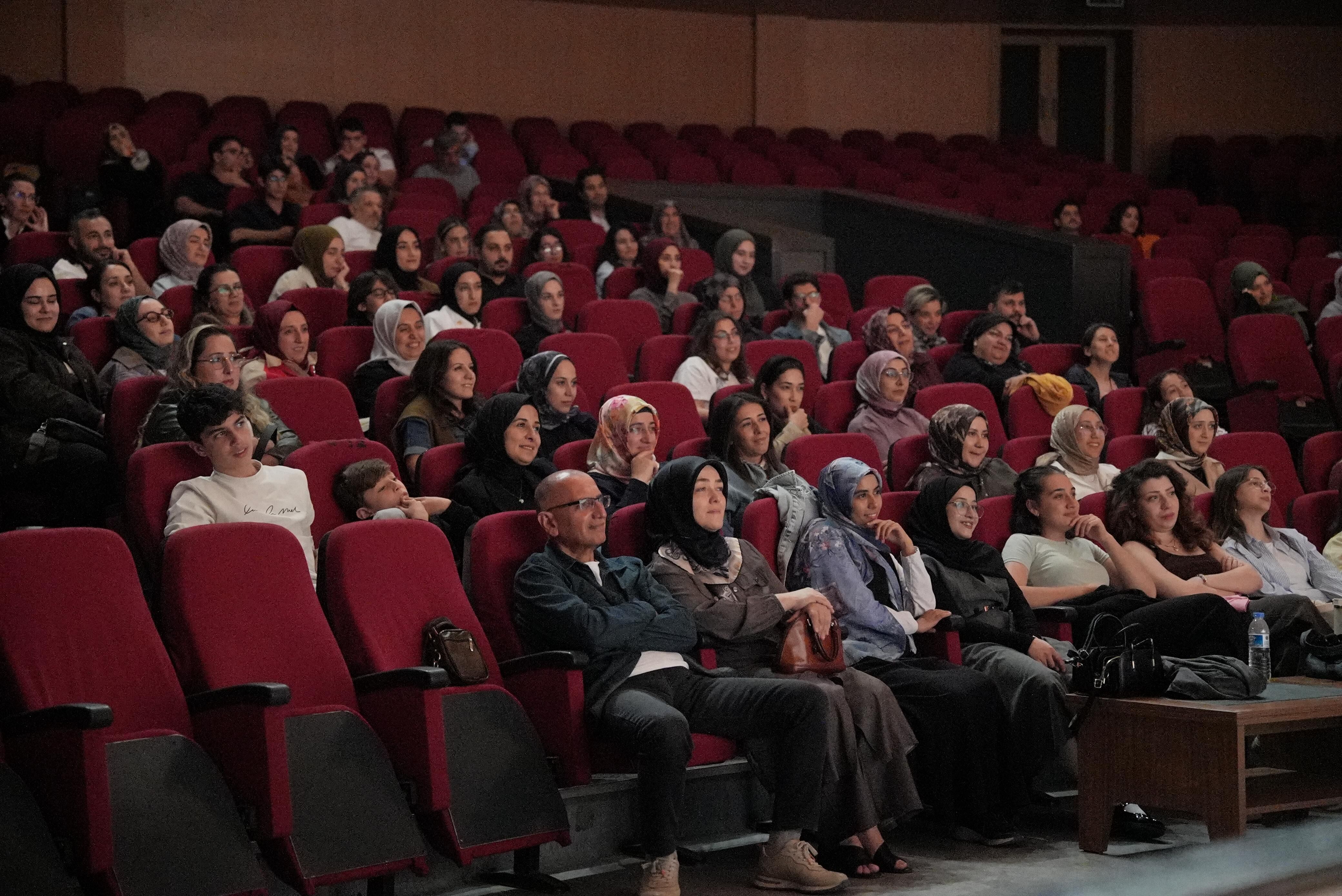 Büyükşehir’den Tiyatroseverlere Kahkaha Dolu Akşam (1)