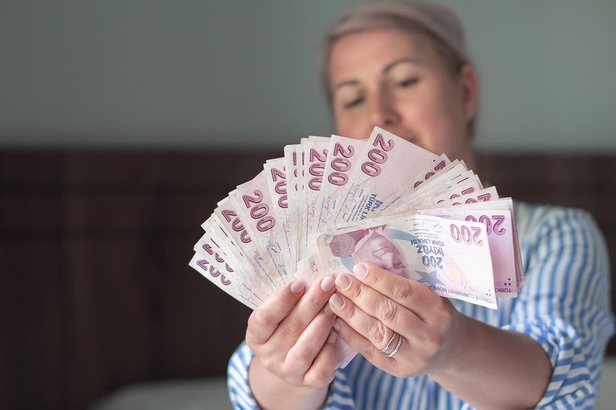 Emekli Maaşlarına Ek Zam Sinyali mi? SGK Bütçesindeki Detay Gündem Oldu