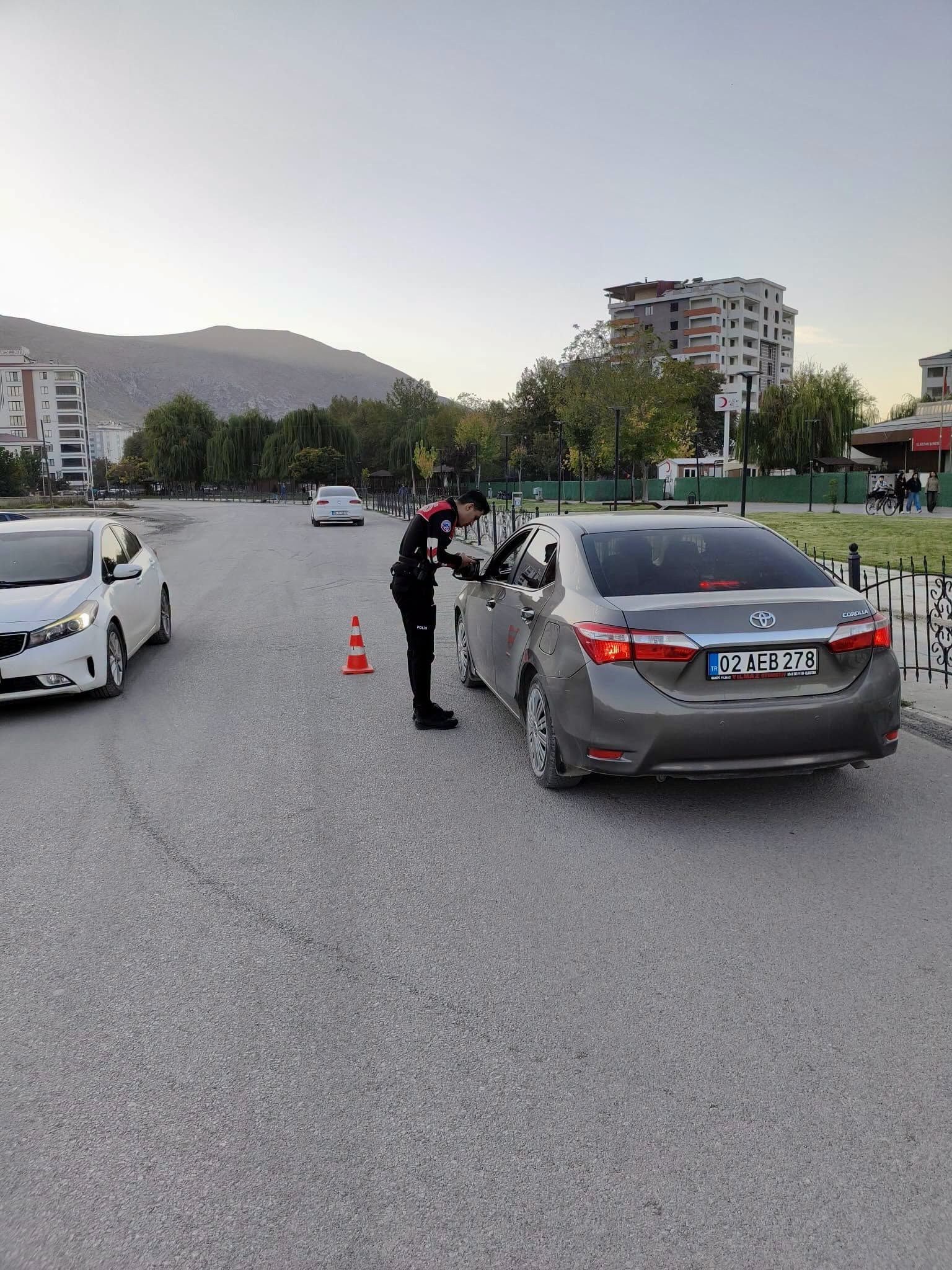 Emniyet Ve Jandarmadan Okul Çevrelerinde Sıkı Denetim (1)