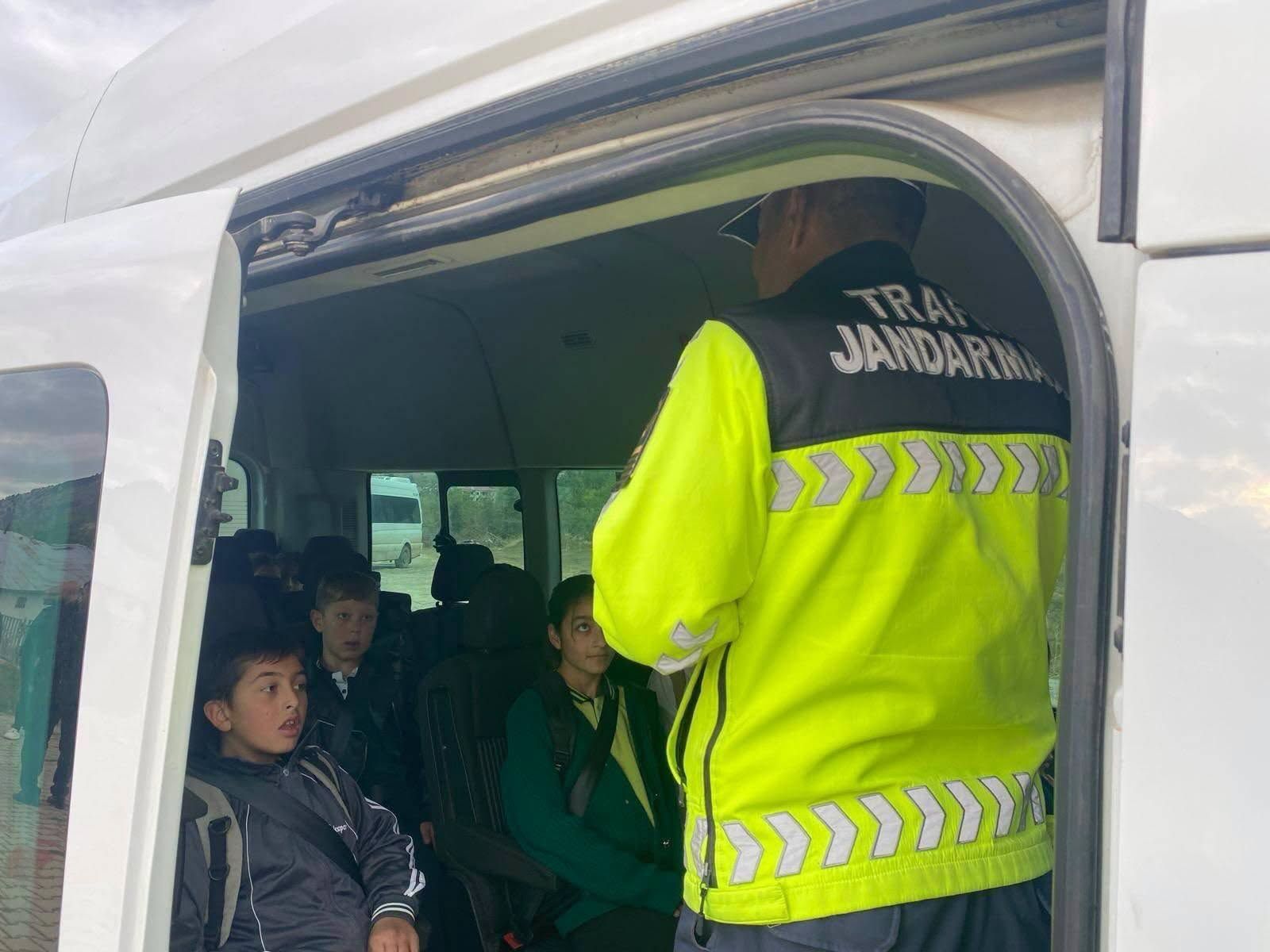 Emniyet Ve Jandarmadan Okul Çevrelerinde Sıkı Denetim (2)