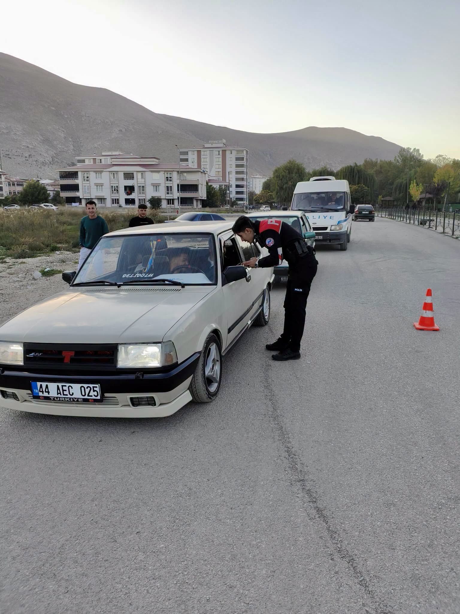 Emniyet Ve Jandarmadan Okul Çevrelerinde Sıkı Denetim (6)