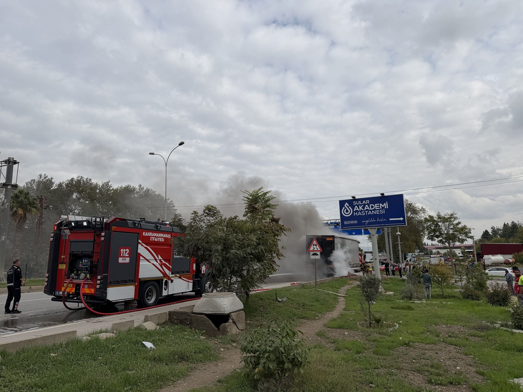 Fındık Yüklü Tır Alev Aldı! Dorsedeki Malzemeler Zarar Gördü (4)