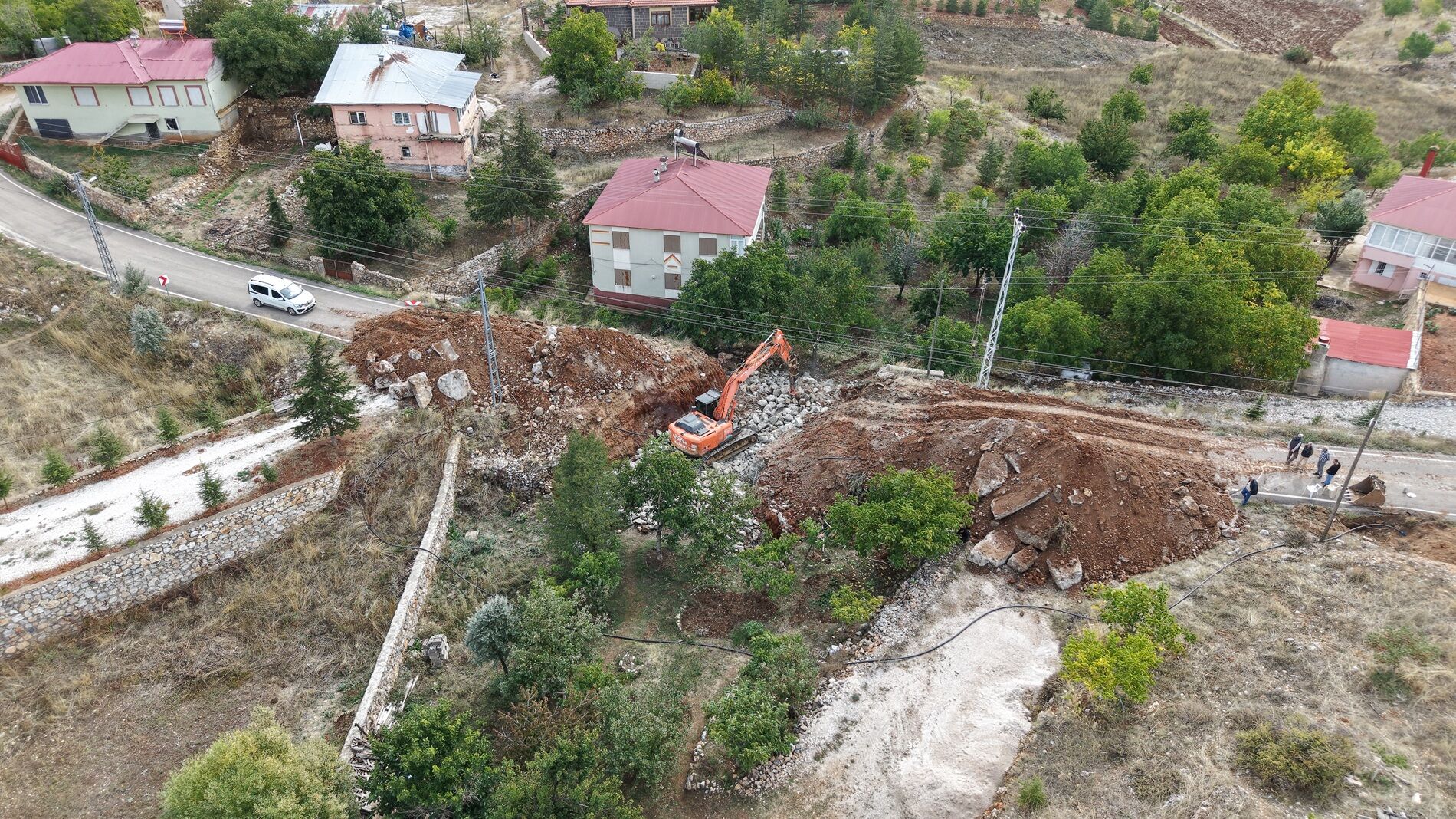 Büyükşehir’den Göksun Kırsalında Köprü Menfez Yatırımı