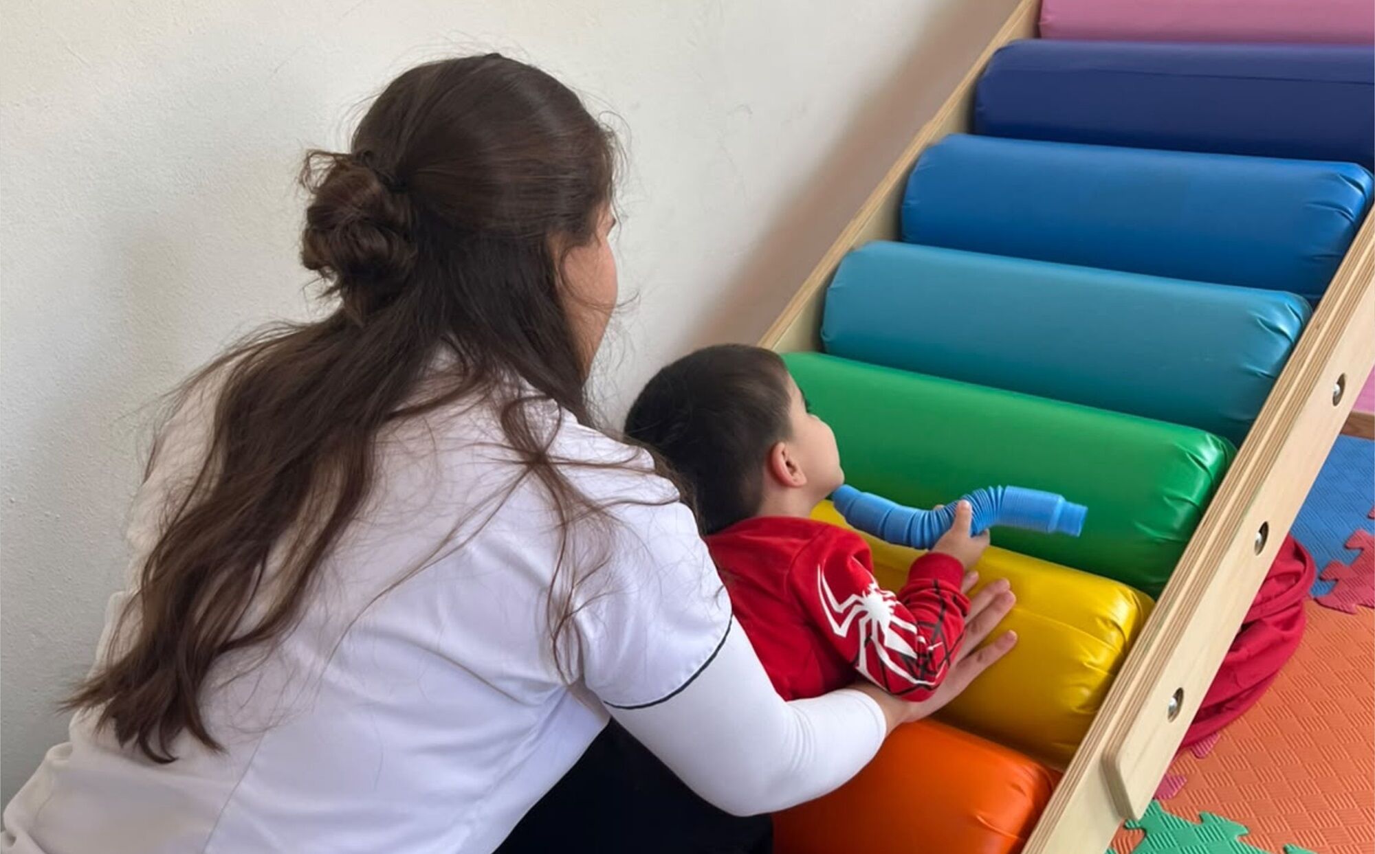 Minik Adımlardan Büyük Becerilere: Hangi Çocuklar Ergoterapiye Başvurmalı?