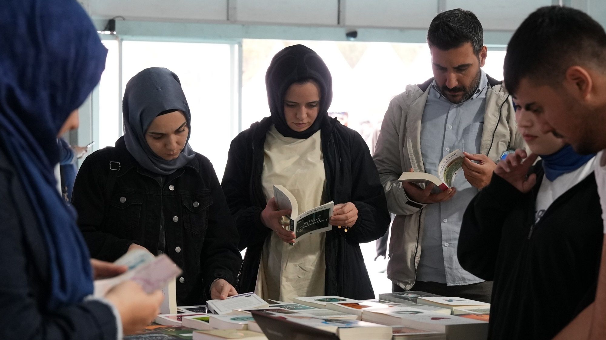 Kahramanmaraş 11. Uluslararası Kitap Fuarı Kapılarını Açtı (4)-1