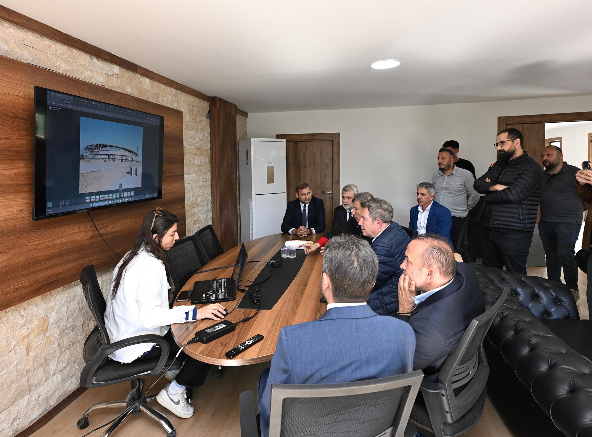 Kahramanmaraş Stadyumu’na Türk Futbolunun Efsanelerinden Tam Not (2)