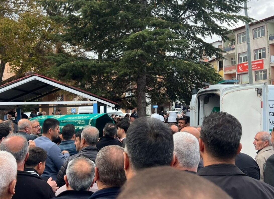 Kazada Hayatını Kaybeden 2 Kişi Son Yolculuğuna Uğurlandı (1)