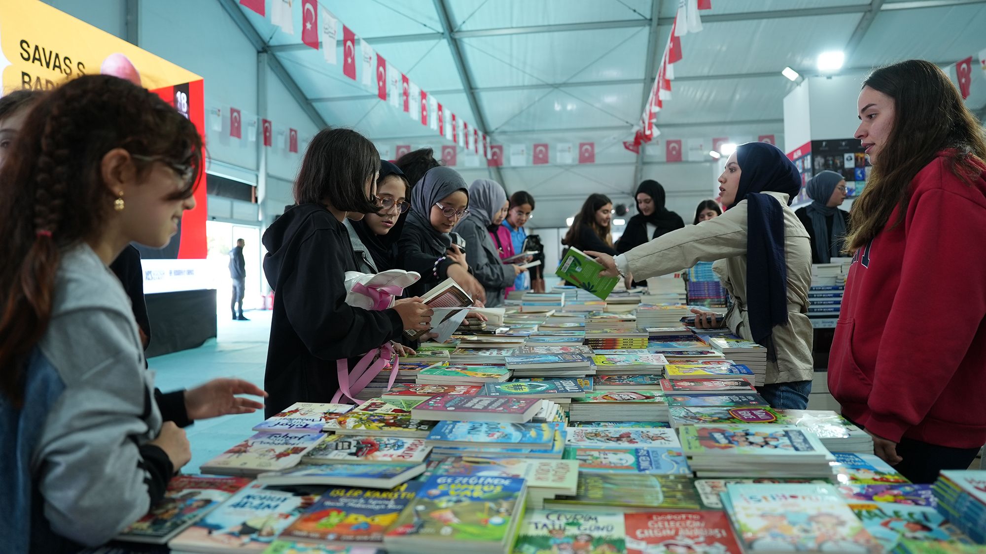 Anadolu’nun En Büyük Kitap Fuarı, Öğrencilerle Şenleniyor