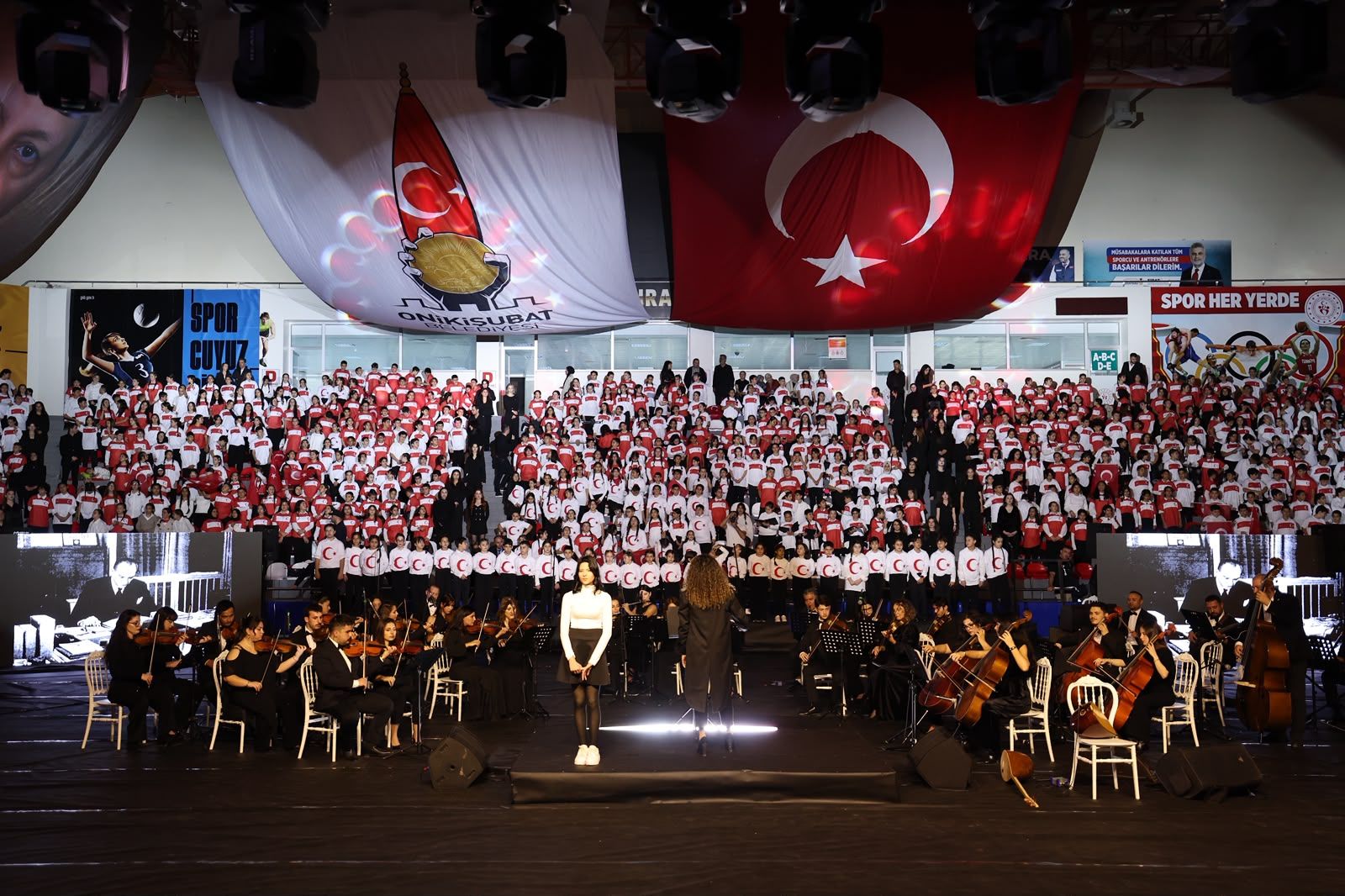Onikişubat Belediyesi’nden Cumhuriyet’in 103. Yılına 1300 Sesli Dev Konser (2)