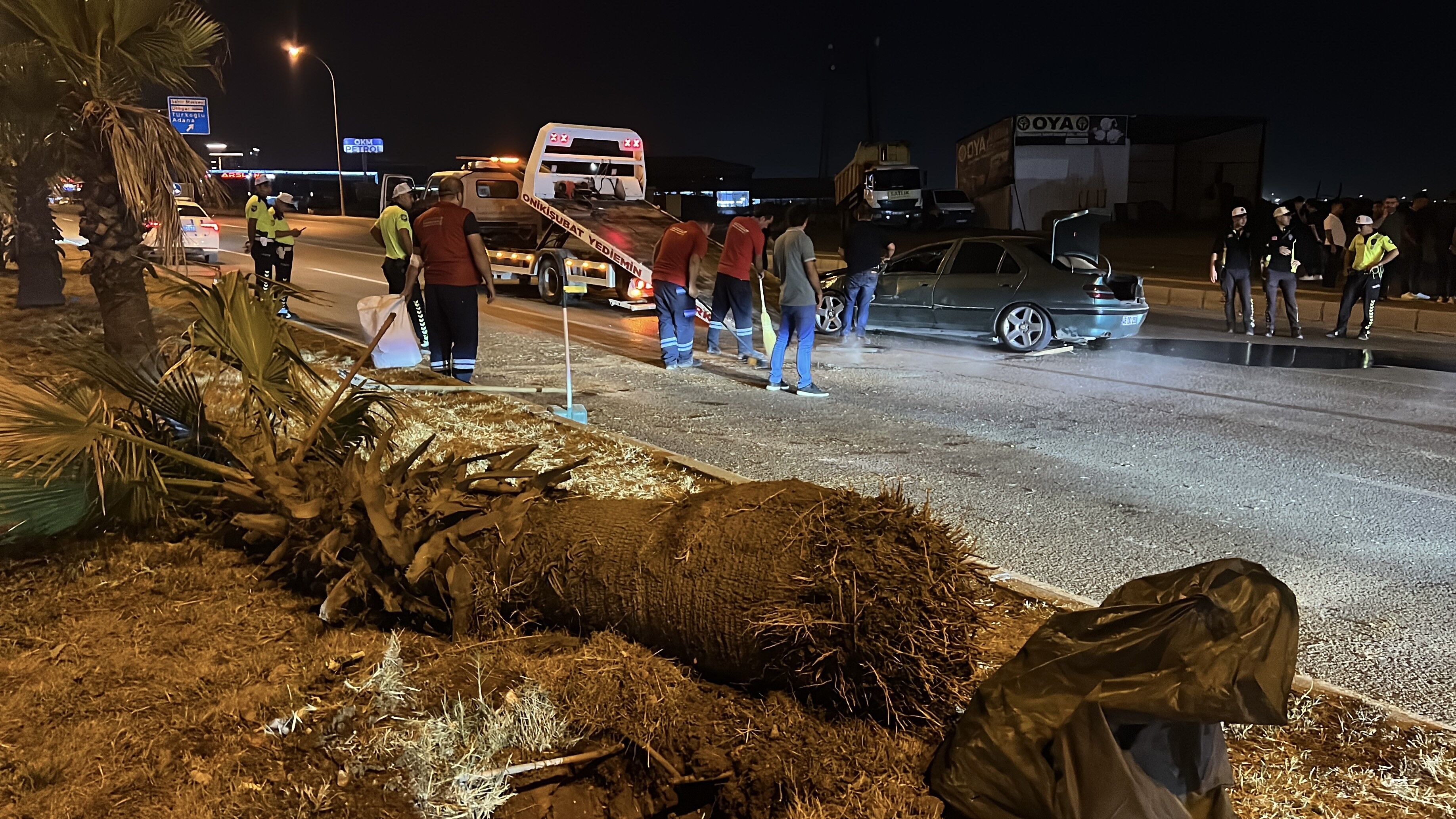 Otomobil Ağaca Çarpıp Takla Attı 3 Yaralı (2)