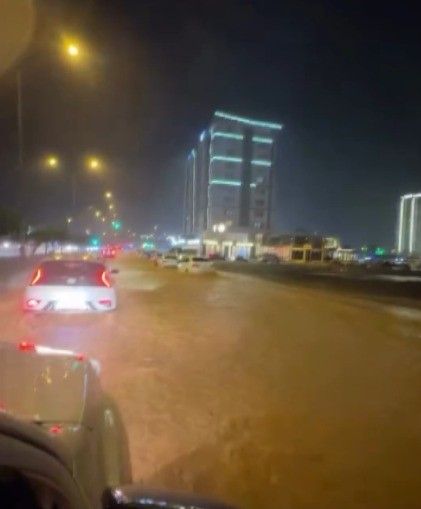 Sağanak Bazı Yolları Göle Çevirdi (1)