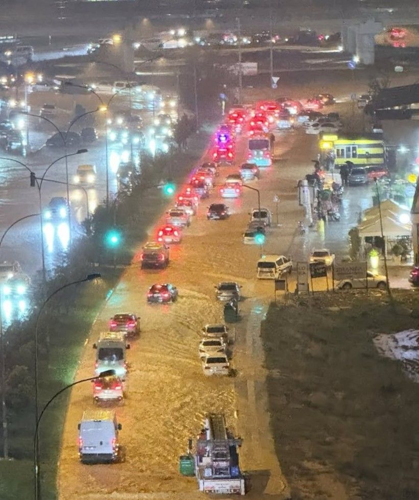 Sağanak Bazı Yolları Göle Çevirdi (4)