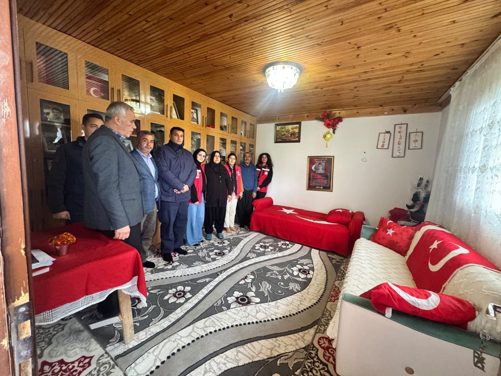 Şehitler Kabirleri Başında Dualarla Anıldı (1)