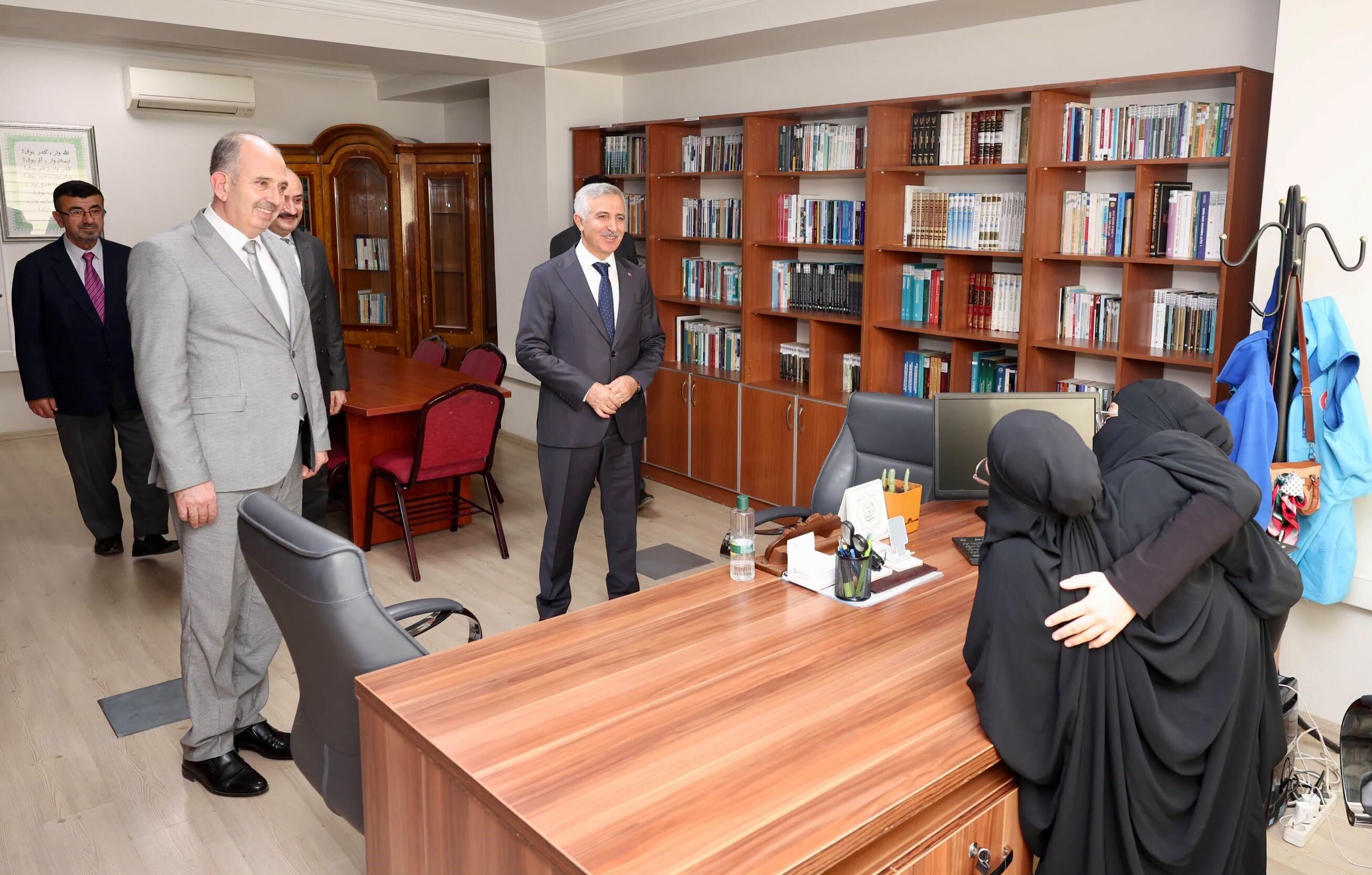 Siyam İkizleri Ayşe Ve Sema’nın Başarı Hikâyesi Gururlandırıyor (3)
