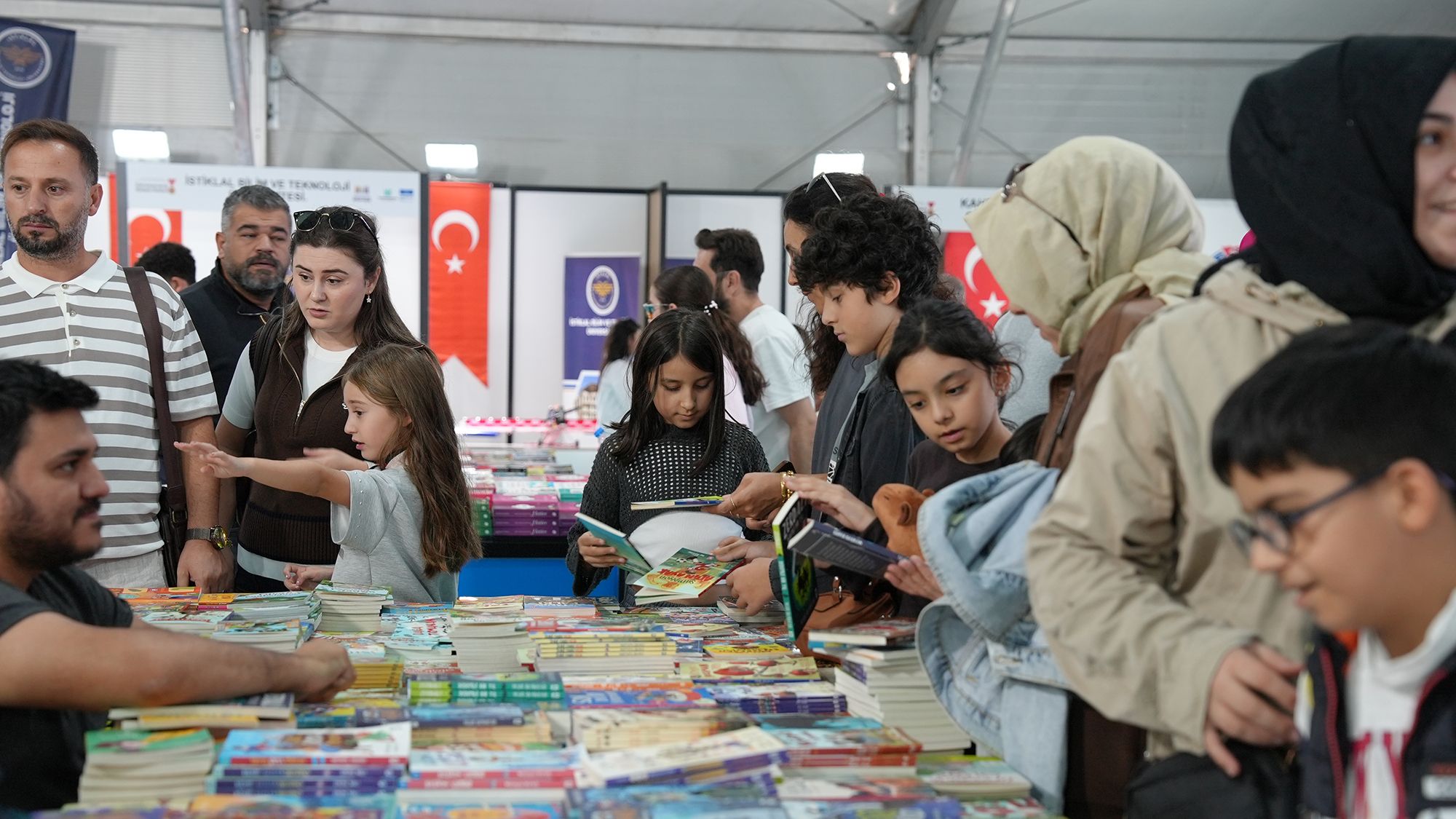 Uluslararası Kahramanmaraş Kitap Fuarı, Edebiyat Mirasını Nesilden Nesile Taşıyor (1)