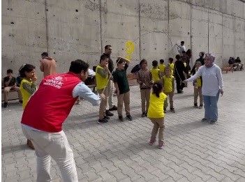 Üniversiteli Gençlerden İlkokulda Renkli Boyama Etkinliği (2)