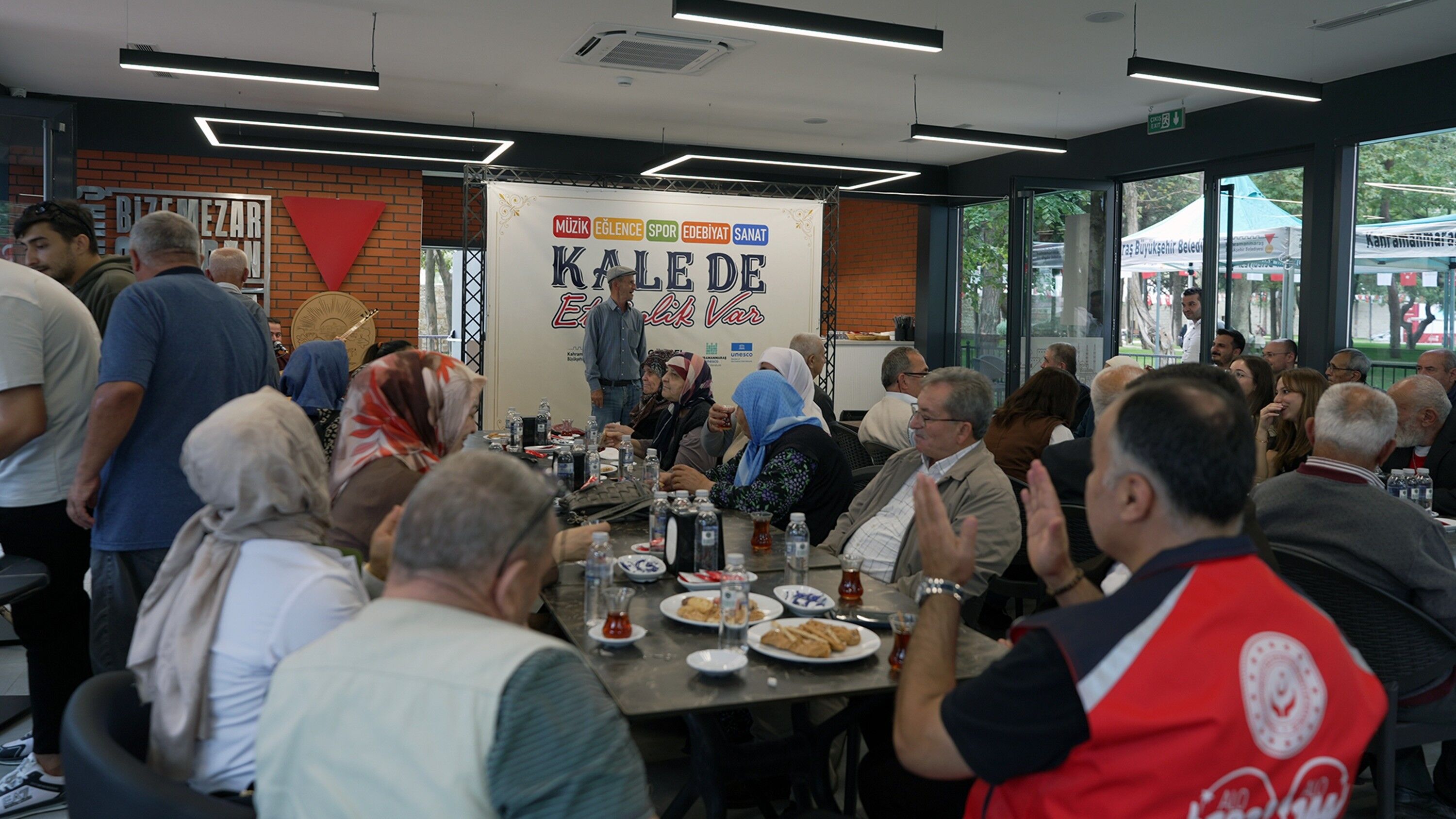 Büyükşehir’den Yaşlılara Sazlı Sözlü Kale Eğlencesi